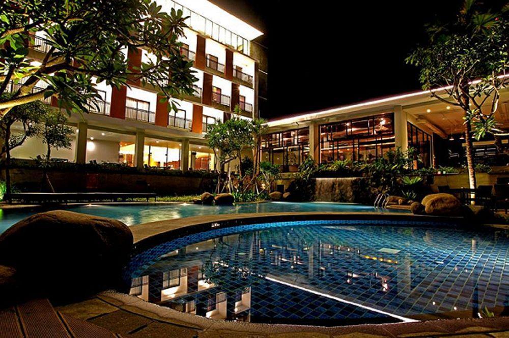 Aston Bojonegoro City Hotel Exterior foto