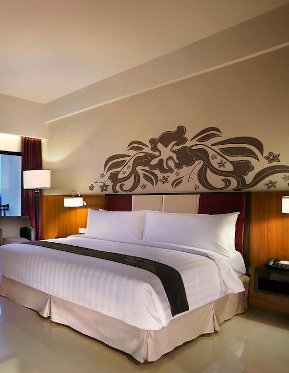 Aston Bojonegoro City Hotel Exterior foto